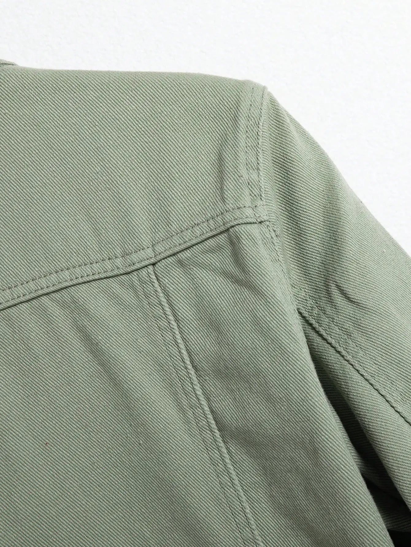 Men's denim jacket for spring and autumn. Green coat. Fashionable, trendy, simple style. For daily casual wear.