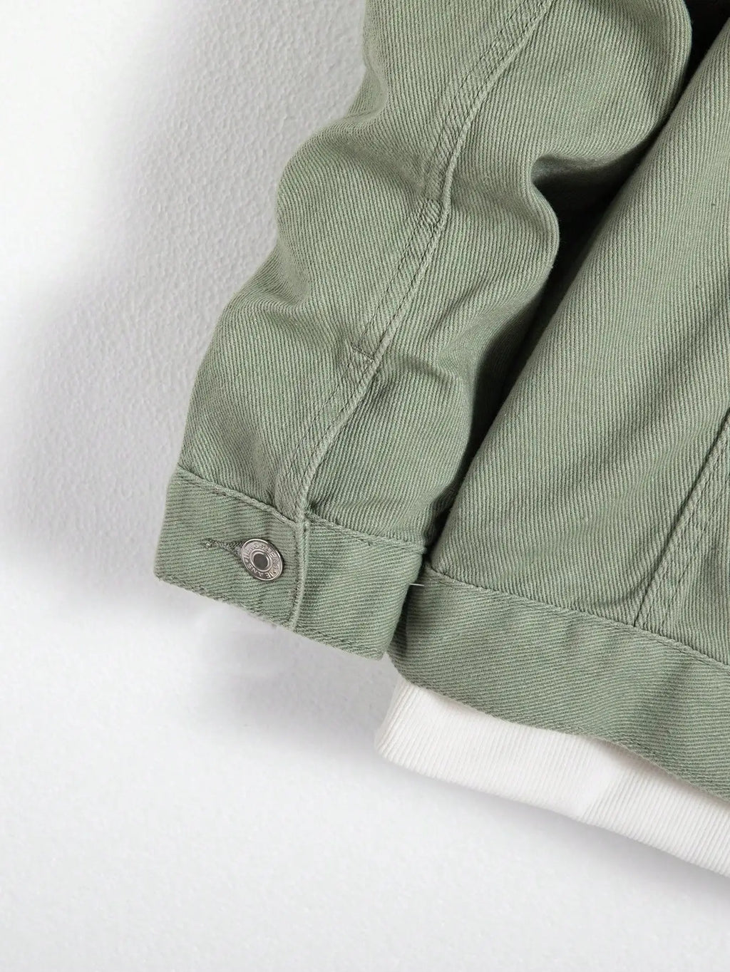 Men's denim jacket for spring and autumn. Green coat. Fashionable, trendy, simple style. For daily casual wear.